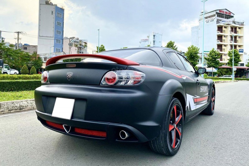 Thiết kế đuôi xe Mazda RX-8 2006 1