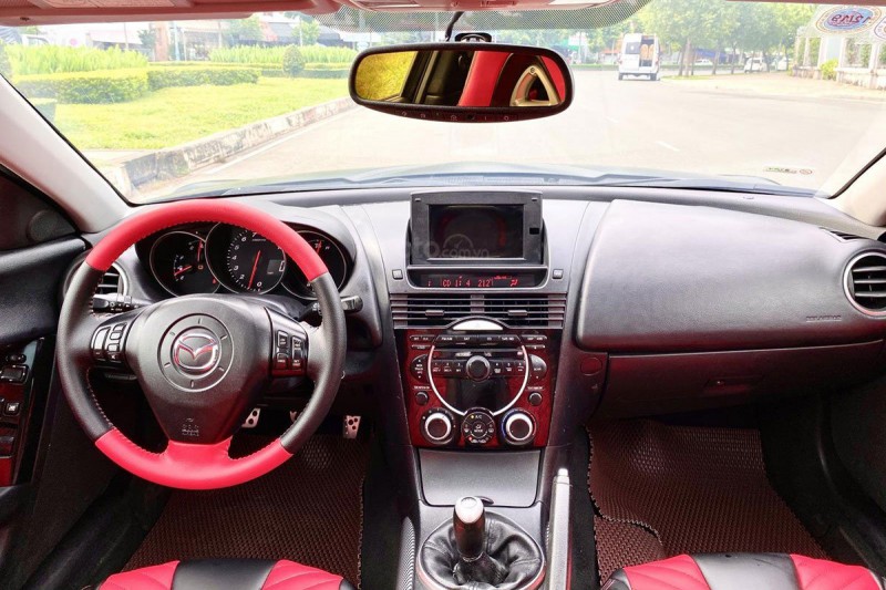 Khoang cabin xe Mazda RX-8 2006 1