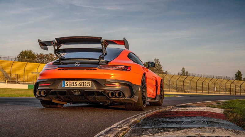 Mercedes-AMG GT Black Series 2021 hứa hẹn thỏa mãn nhu cầu tốc độ của các tay đua.