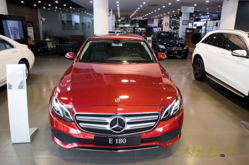 Mercedes-Benz E180 là phiên bản mới nhất của dòng E-Class.