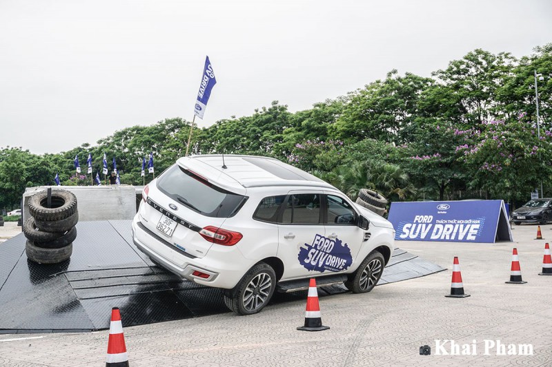 Ảnh Vận hành xe Ford Everest 2021