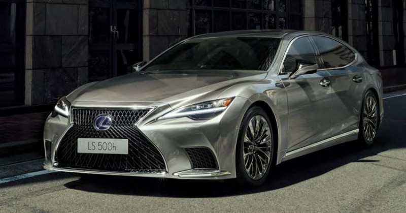 Lexus LS 2021 nâng cấp mới chào giá 8,8 tỷ đồng.