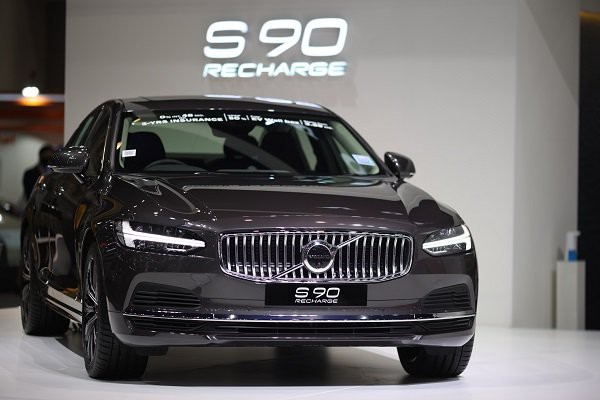 Volvo S90 Recharge 2021 hấp dẫn và hầm hố.