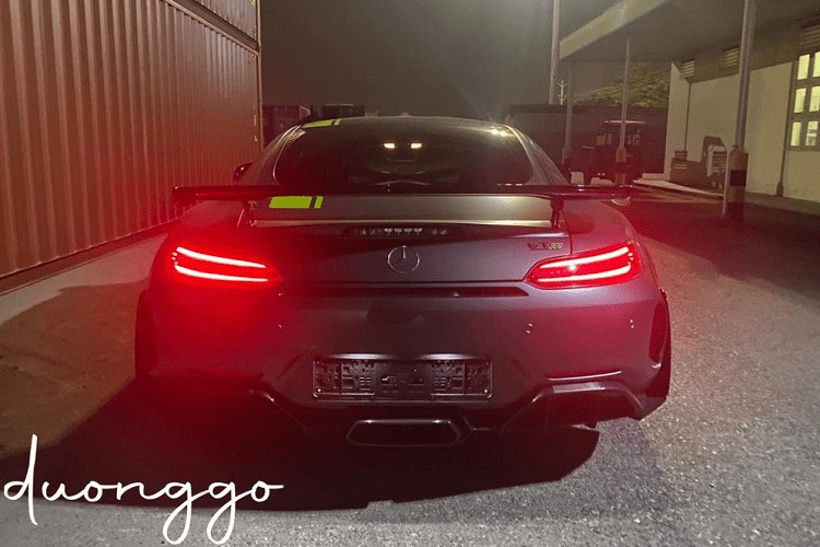 Siêu xe Mercedes-AMG GT R Pro hàng hiếm về Việt Nam a4