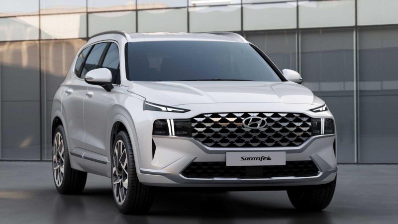 Hyundai Santa Fe 2021 báo giá khởi điểm 648 triệu đồng.