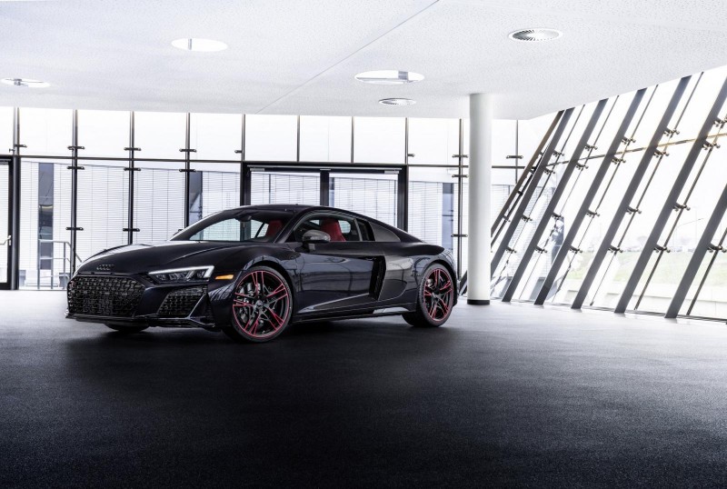 Audi R8 Panther Edition 2021 độ thể thao chào giá 4,2 tỷ đồng.