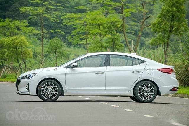 Hyundai Elantra: 589 xe 1