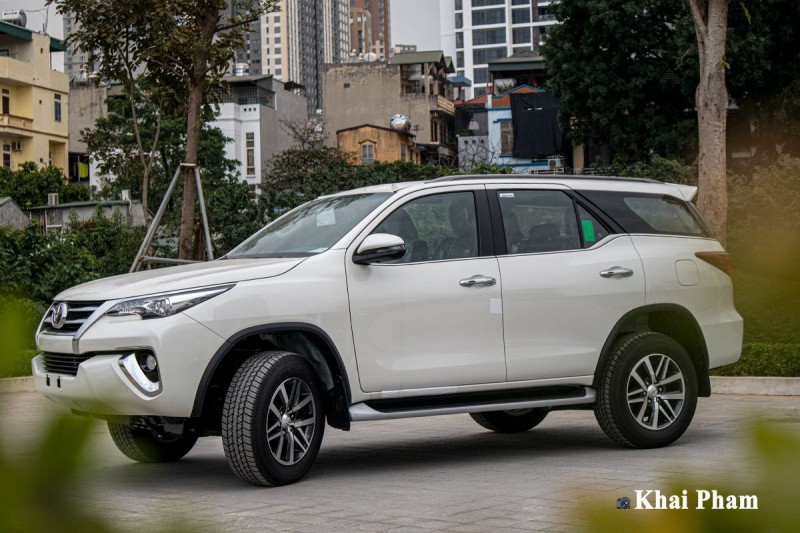 Toyota Fortuner 2020.