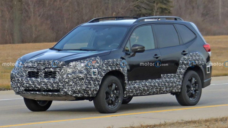 Subaru Forester 2022 facelift lộ diện khi chạy thử.