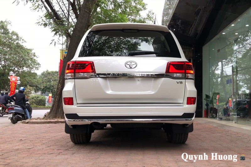 Toyota Land Cruiser VXS Executive Lounge 2021 gần 7 tỷ đồng vừa về Việt Nam có gì mà hot vậy a6