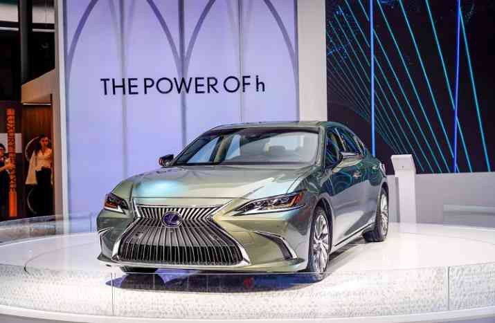 Giá lăn bánh xe Lexus ES 2020: Thấp nhất là 2,834 tỷ đồng