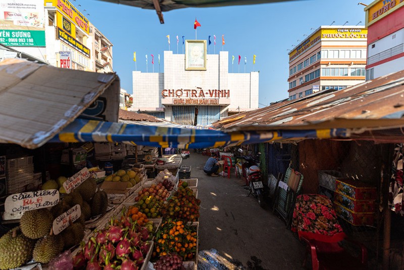 Chợ Trà Vinh nằm tại trung tâm thành phố Trà Vinh, là đầu mối giao thương lớn nhất của toàn thành phố. 