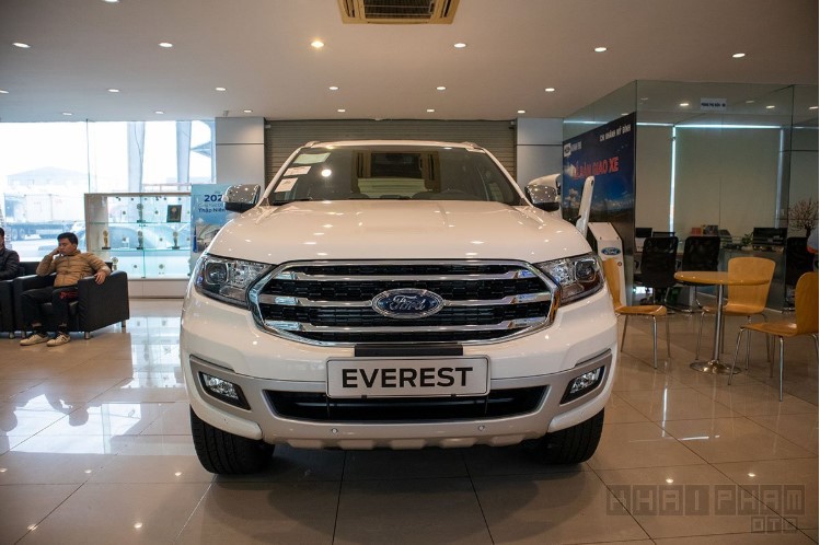 Đầu xe mới Ford Everest 2020