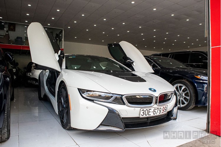 BMW i8 đã qua sử dụng có giá hơn 4 tỷ đồng