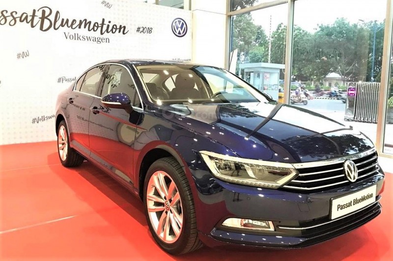 Ảnh 1: VW Passat BlueMotion High ưu đãi 100% phí trước bạ đón năm mới (Ảnh: Tin rao trên Oto.com.vn)