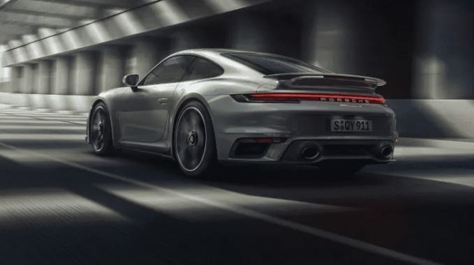 Porsche 911 2020 Turbo S tích hợp công nghệ lái hiện đại.
