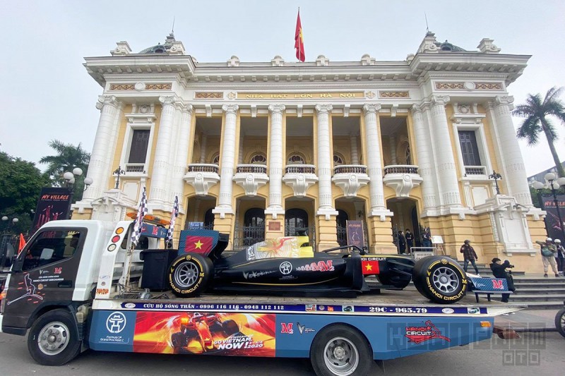 Mô hình xe đua F1 trong chuỗi sự kiện quảng bá chặng đua F1 diễu hành tại Hà Nội. (Ảnh: Khải Phạm)