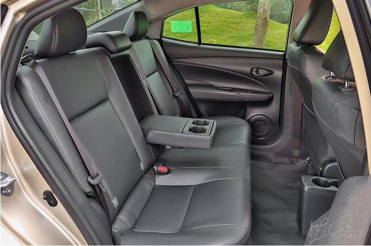 Toyota Vios 2020 phiên bản 1.5E MT có không gian ngồi rộng rãi dành cho hành khách phía sau.