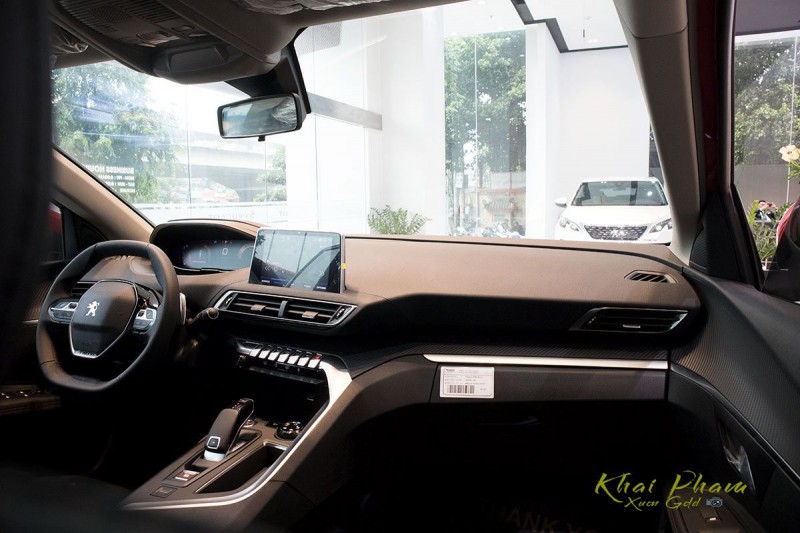 Khoang lái xePeugeot 5008 Active​​ 2020 có cải tiến nhẹ.