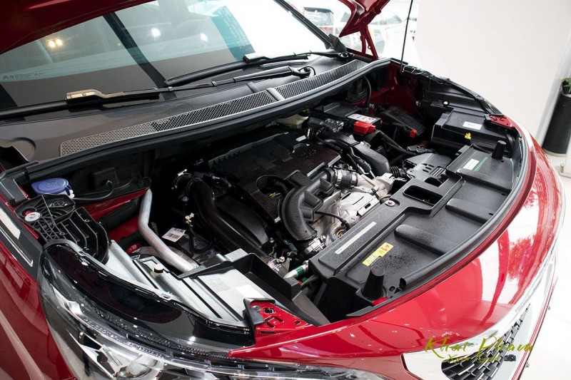 Peugeot 5008 Active​​ 2020 vẫn sử dụng chung động cơ với bản cao cấp.