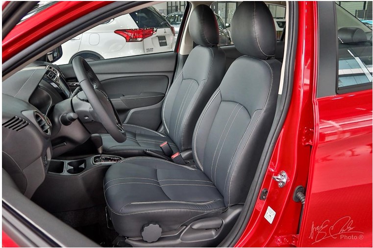 Ghế ngồi phía trước của Mitsubishi Attrage 2020 mang lại cảm giác êm hơn.