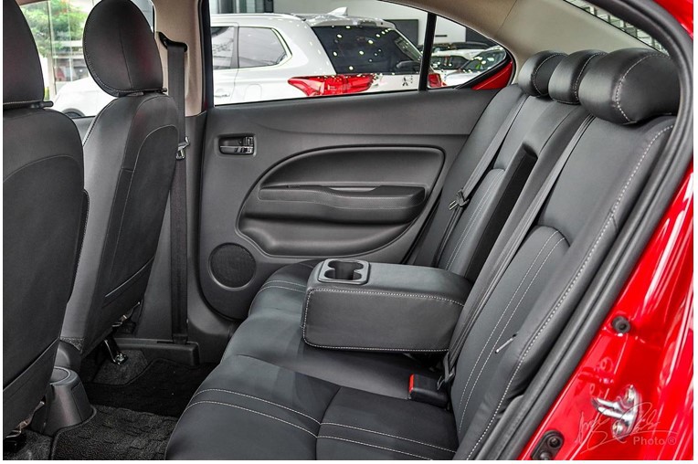 Ghế ngồi phía sau của Mitsubishi Attrage 2020 thực sự rộng rãi với nhiều tiện ích.