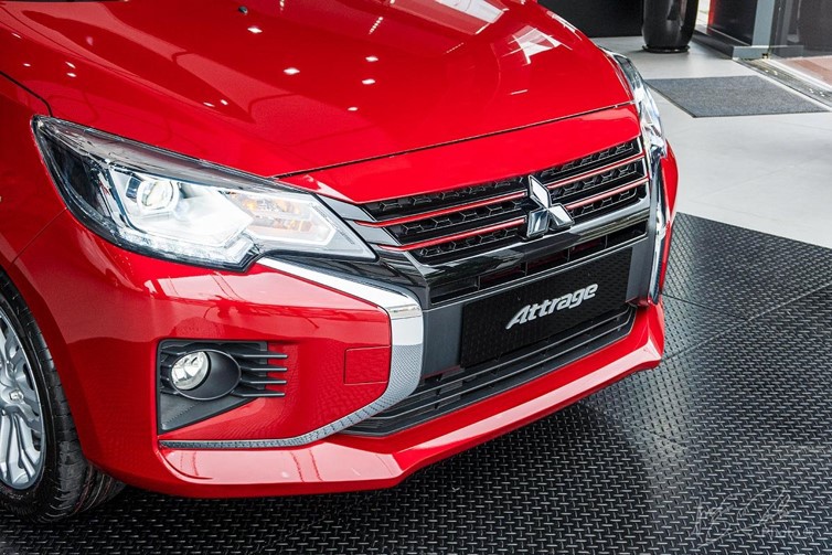 Mitsubishi Attrage 2020 và Kia Soluto 2019