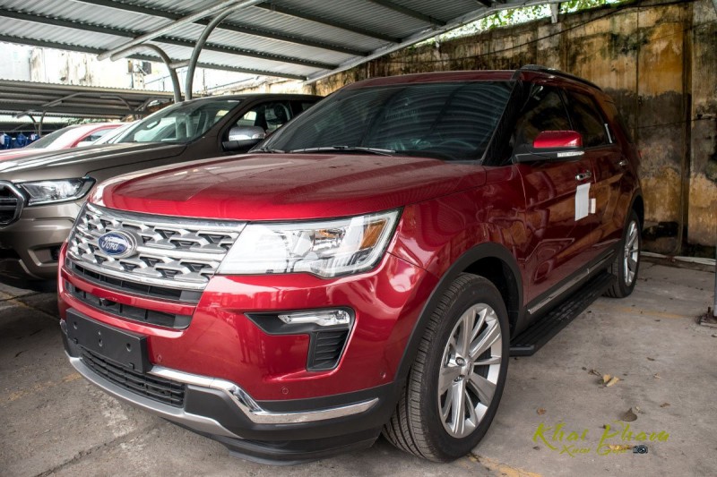 Ford Explorer giảm tiếp tại đại lý và thêm quà tặng phụ kiện.