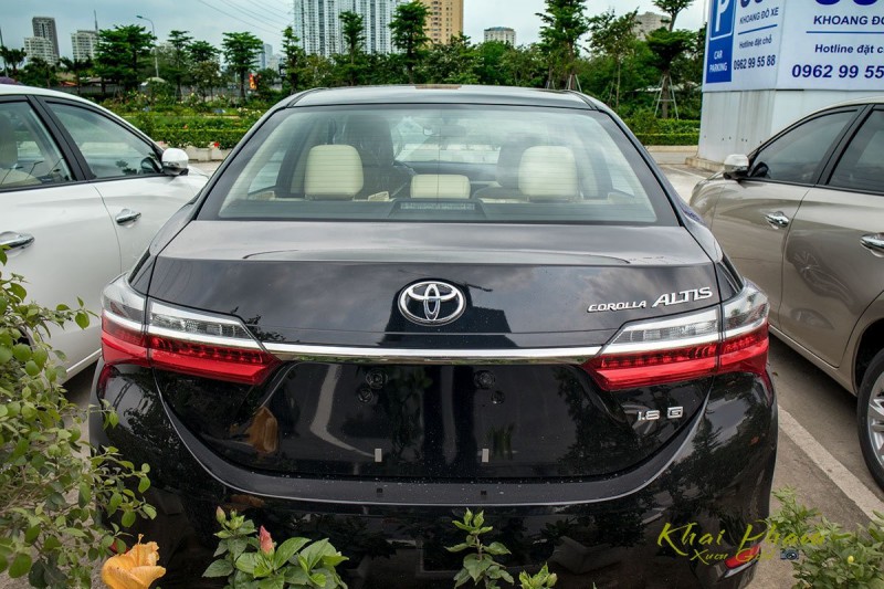 Toyota Corolla Altis giảm gần 100 triệu đồng.