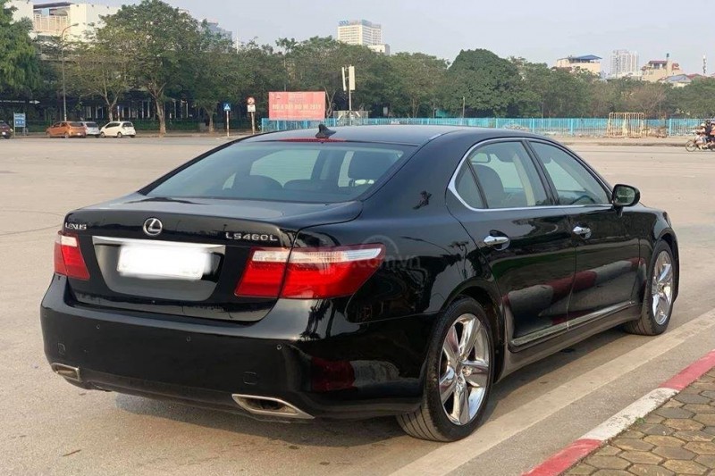 Lexus LS460L từng là mẫu xe hạng sang được ưa chuộng thời điểm 2006-2010.