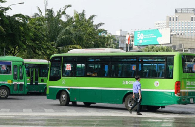 Hà Nội, TP.HCM tạm dừng toàn bộ ô tô trên 9 chỗ từ 30/3.