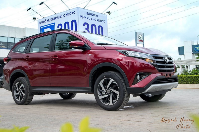 Toyota Rush gặp khó khi nhập khẩu nhưng vẫn nhận ưu đãi từ đại lý mùa Covid-19.