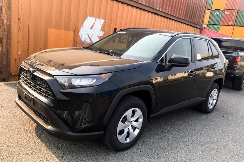 Toyota RAV4 2020 đầu tiên cập cảng Việt Nam.