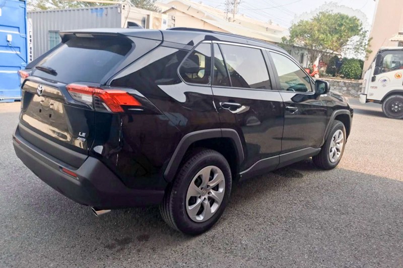 Toyota RAV4 2020 có giá gần2 tỷ đồng.