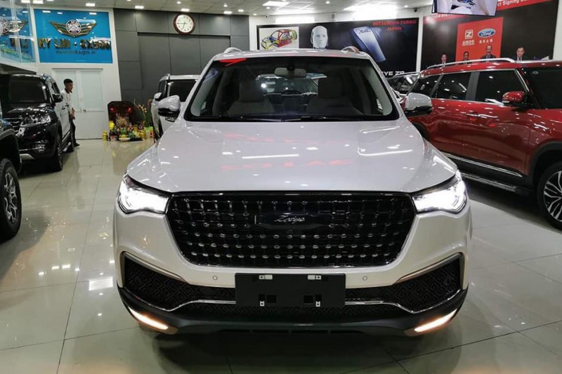 Thiết kế đầu và đuôi xe Zotye Z8L.