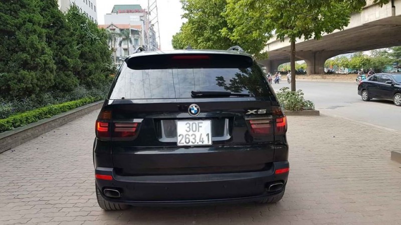 Giá xăng giảm mạnh, BMW X5 đời 2008 full option giá 565 triệu đồng tội gì không rước.