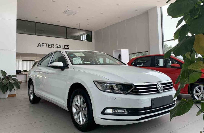 Volkswagen Passat BlueMotion High ưu đãi tới 180 triệu đồng trong tháng 4.