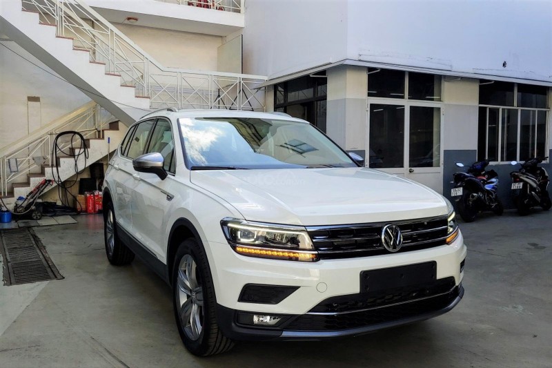 Volkswagen Tiguan Allspace giảm hơn 200 triệu đồng trong tháng 4.