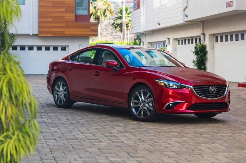  Mazda 6 ưu đãi từ 20-40 triệu đồng tùy phiên bản.