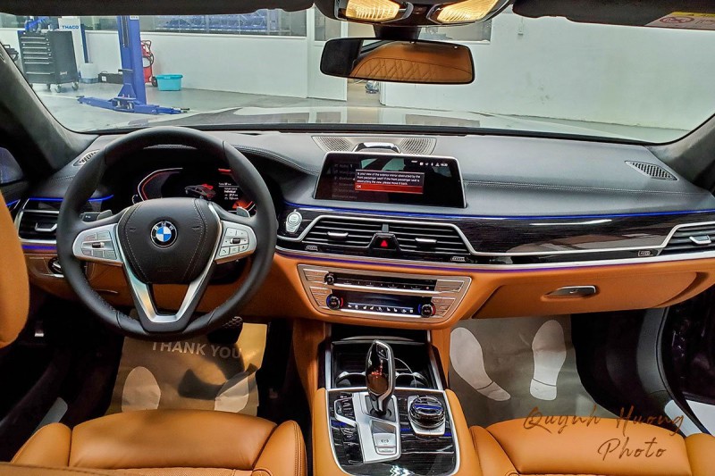 Nội thất xe BMW 740Li 2020.