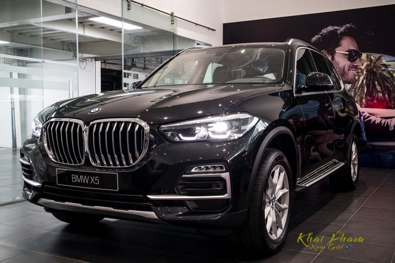 BMW X5 xDrive40i 2020 là phiên bản tầm trung.