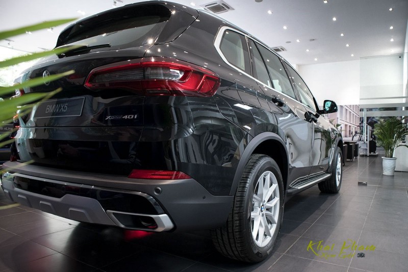 Đuôi xe BMW X5 xDrive40i 2020.