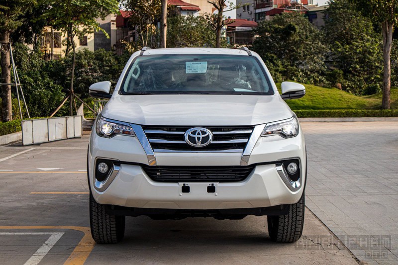 Toyota Fortuner áp dụng ưu đãi hỗ trợ một phần lệ phí trước bạ trong tháng 5. (Ảnh: Khải Phạm)