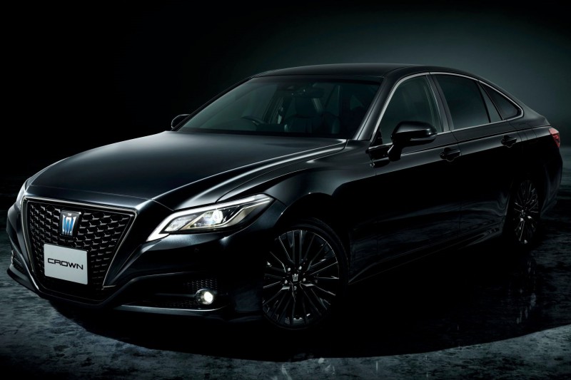 Toyota Crown Sport Style.