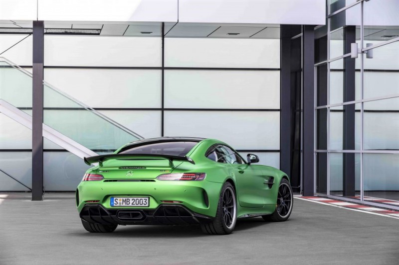 Thiết kế phía sau Mercedes-AMG GT R tại Việt Nam.