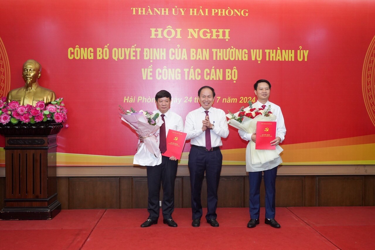 bi-thu-thanh-uy-le-tien-chau-trao-quyet-dinh-pld-1721897826.jpg