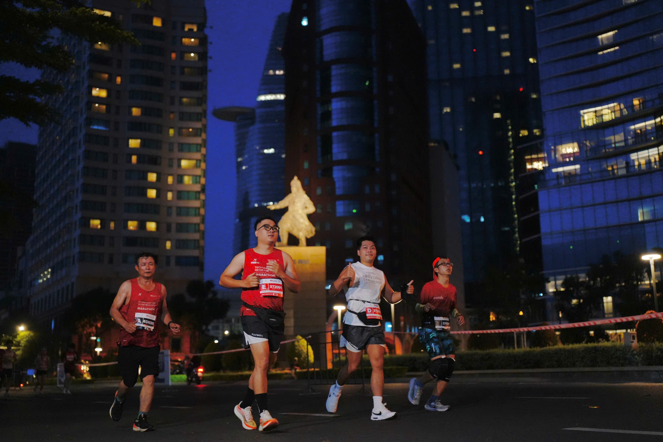 giai-marathon-quoc-te-tp-ho-chi-minh-techcombank-mua-thu-7-pld-1733711057.jpg