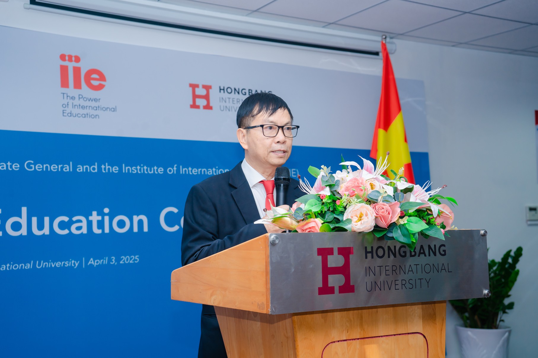 pgsts-le-khac-cuong-pho-hieu-truong-hiu-phat-bieu-tai-hoi-nghi-1743730736.JPG