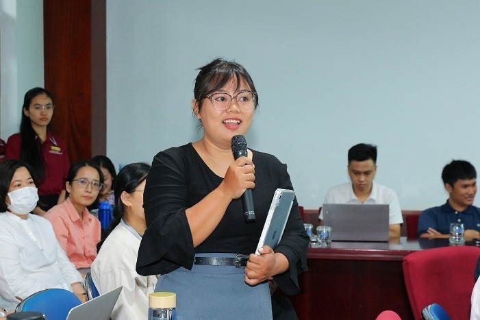 bui-thi-doan-trang-sinh-vien-nam-cuoi-truong-dh-kinh-te-luat-1744866760.jpg