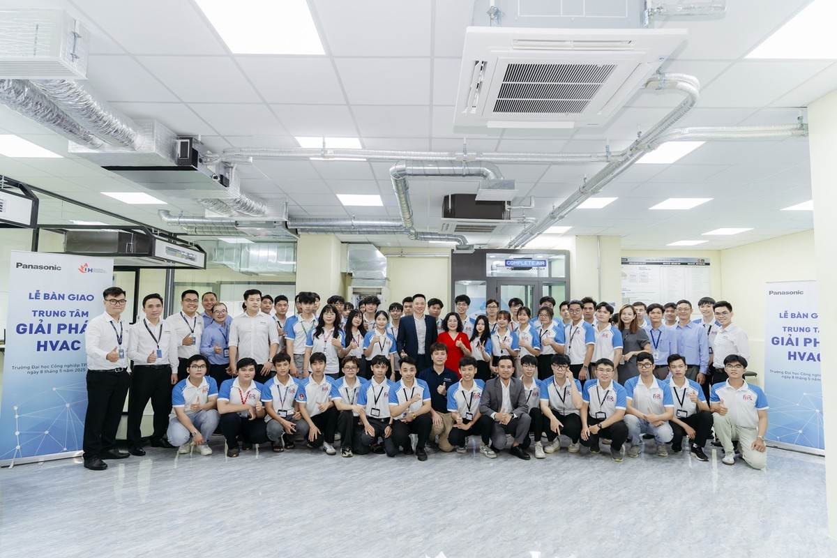 sinh-vien-tham-quan-trung-tam-giai-phap-giai-phap-hvac-pld-1746697009.JPG